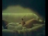 Nena amateur estimula su coño con pasión