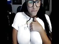 Donna innocente in webcam