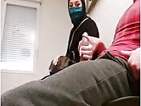 Arabische MILF versucht zu widerstehen
